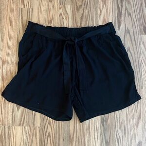 Women's High-waist Elastic Waistband Black Shorts Size 38 MEX - Size 14 USA
